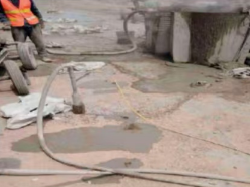 松山水泥混凝土路面板底注浆技术 路面脱空注浆整治方案