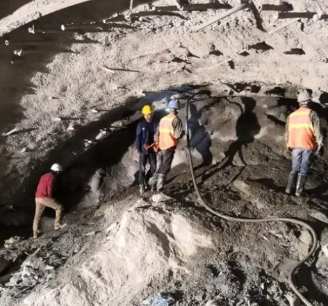 松山拱顶带模注浆料的施工流程及注意事项